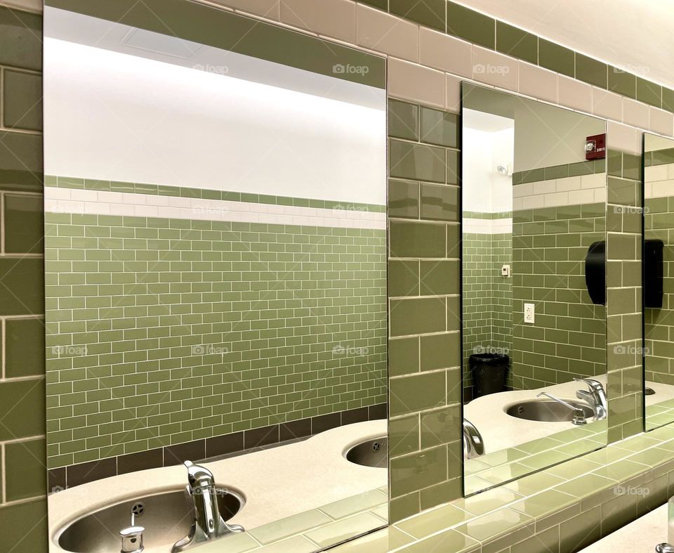 Public restroom sink area, visiting the public restrooms, reflection of the public bathroom area, mirrors and sinks in the public bathroom 