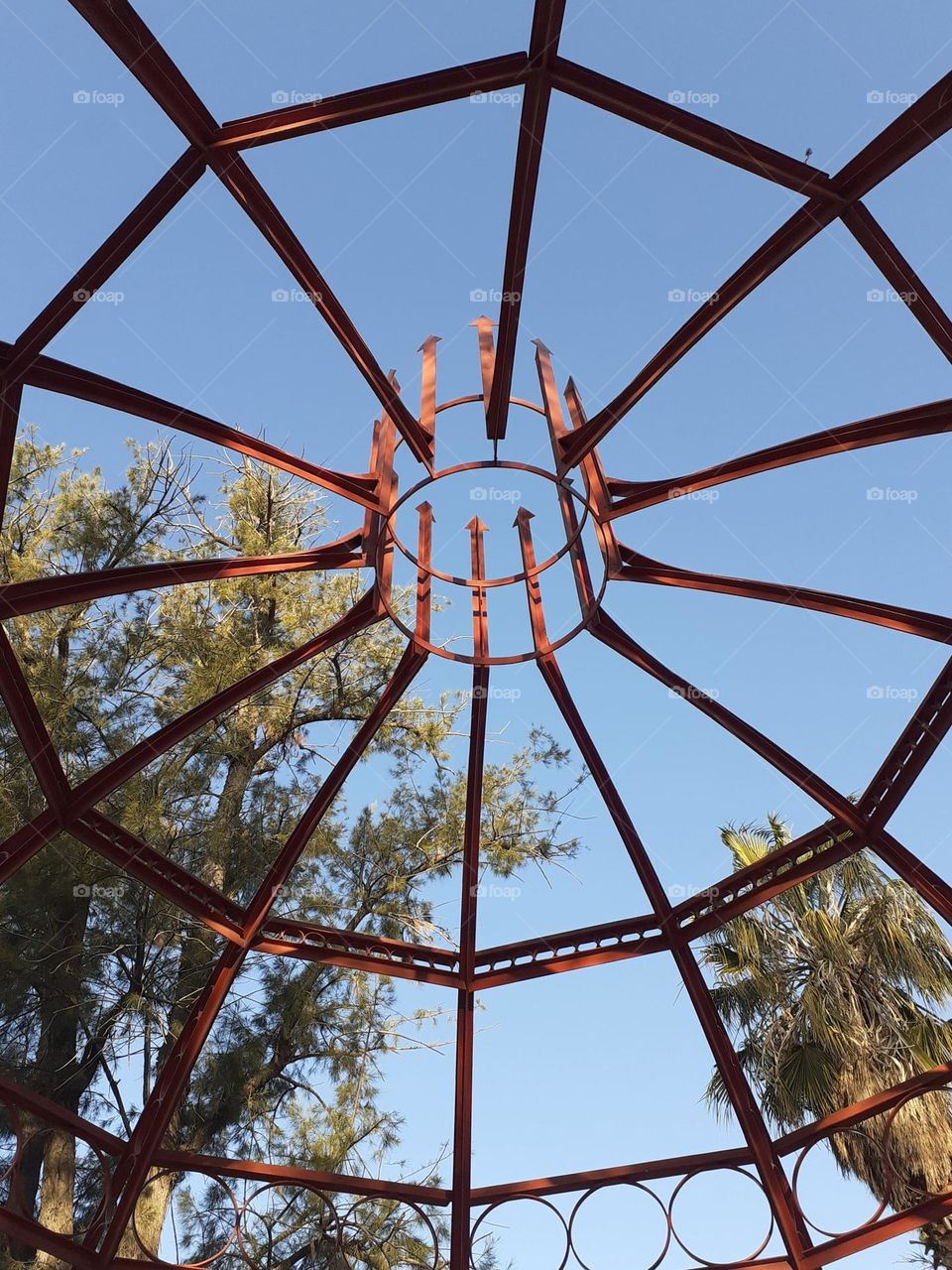 arco metálico de un parque