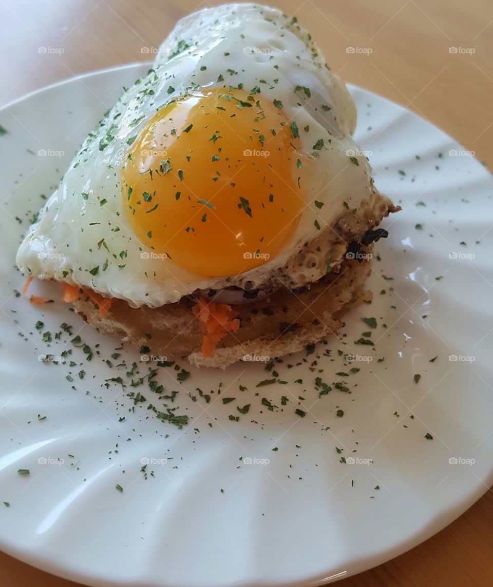 mini hamburger and egg