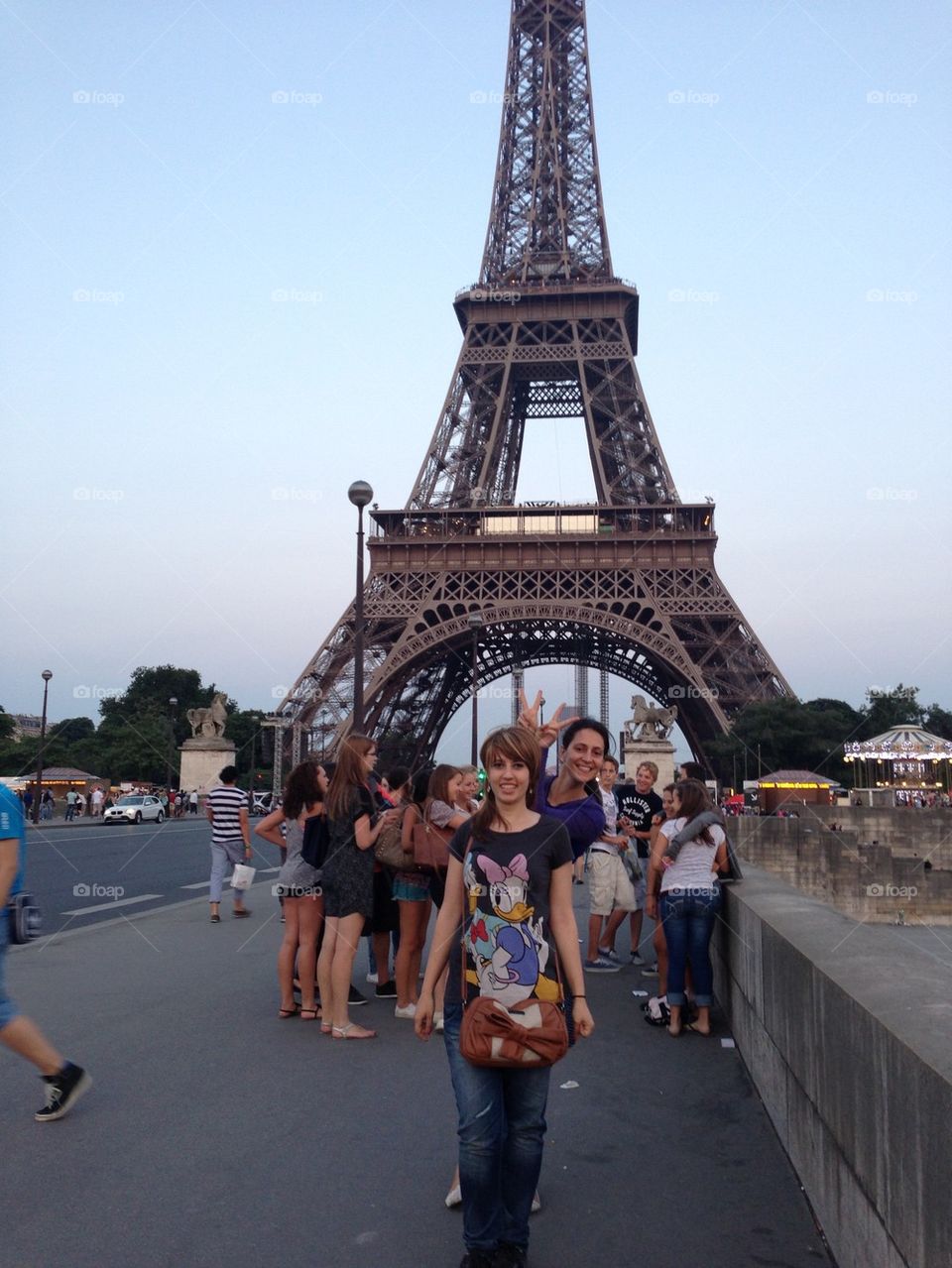 Girls taking pictures in front of the Eiffel Tower 