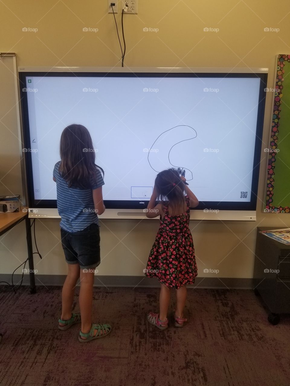 children using smartboard