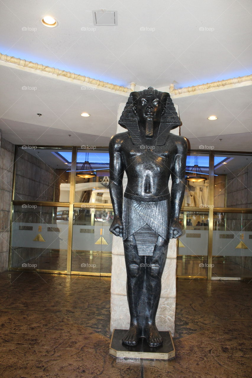 Las Vegas hotel statue