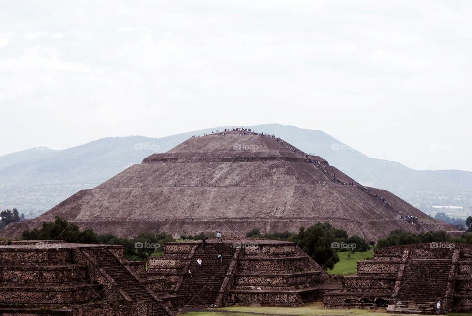 At the pyramid of sun in Teotihuacan- Mexico 🇲🇽