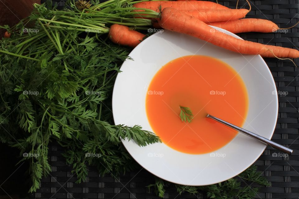 Warming seasonal carrot soup with fresh organic carrots 