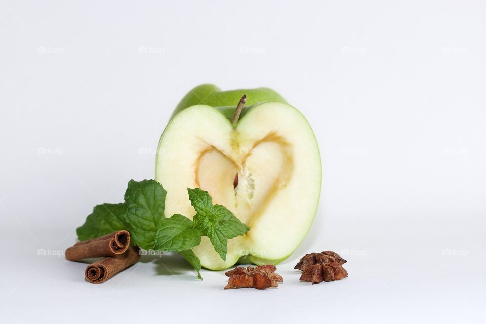 Green apple, mint leaf,  cinnamon