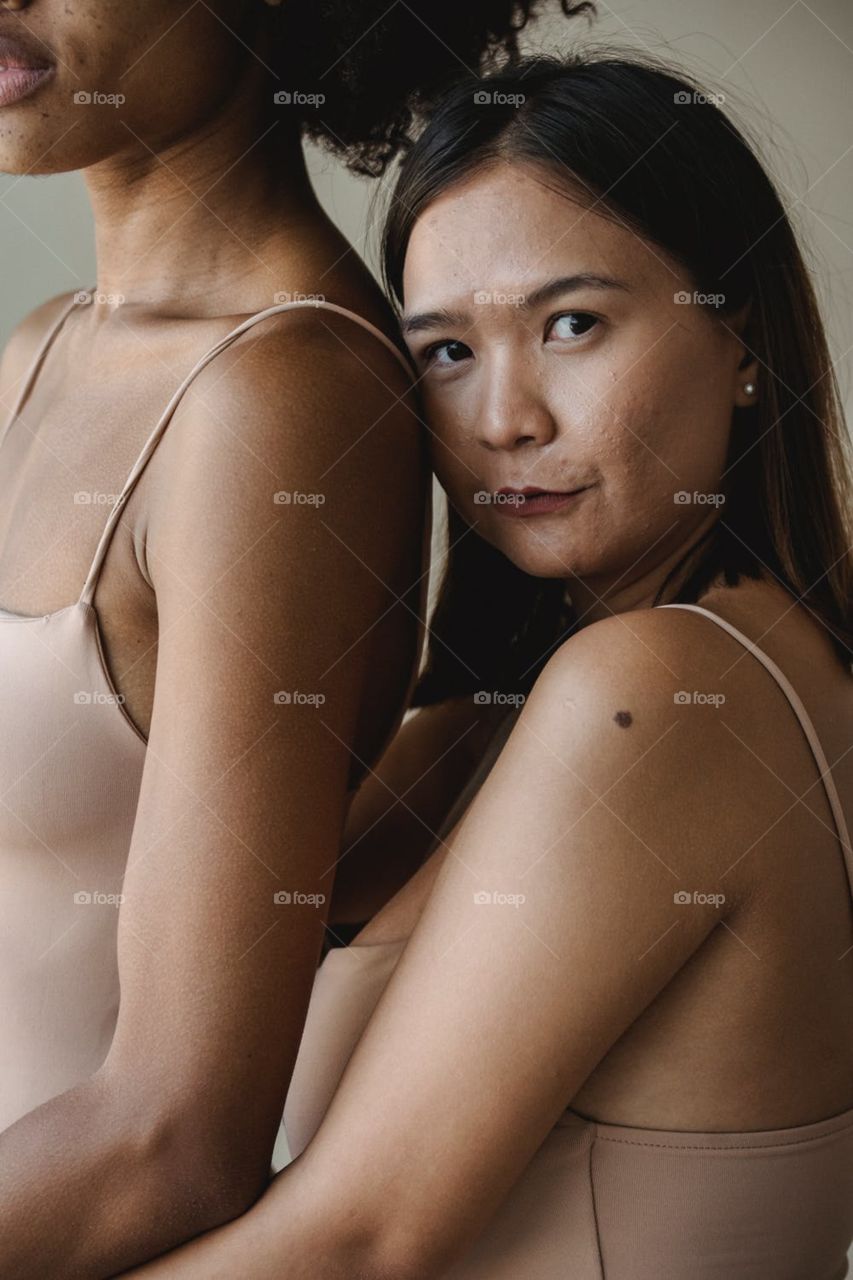 I would like describe this photo golden brown grils