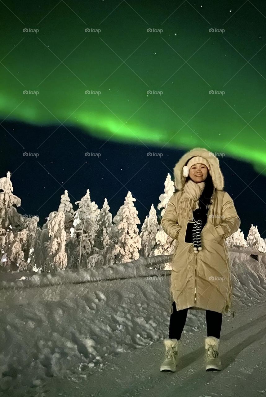 Green hue of Northern lights in the winter of Finland, surrounded by snowy forests. What an experience on Christmas day @__rhum