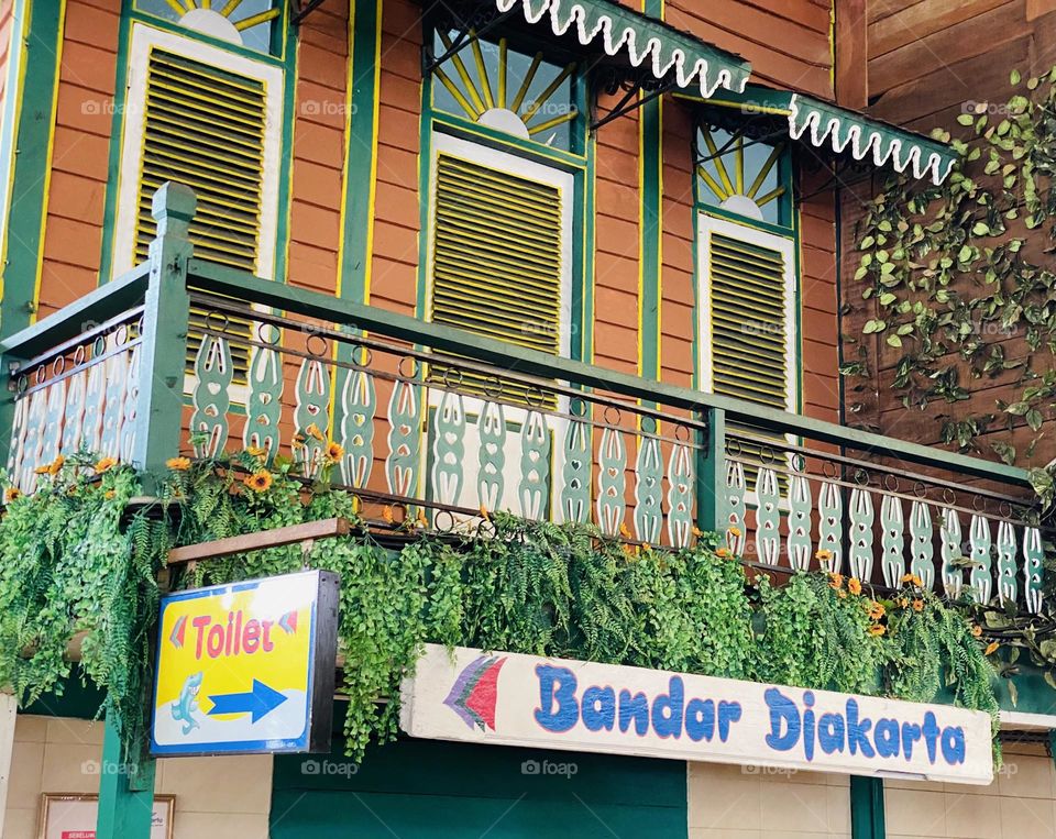 Bandar Djakarta Ancol is a seaside seafood restaurant located in the Ancol tourism area. True to its name, the restaurant ensures a picturesque seaside view which you can enjoy while devouring fresh and quality seafood.