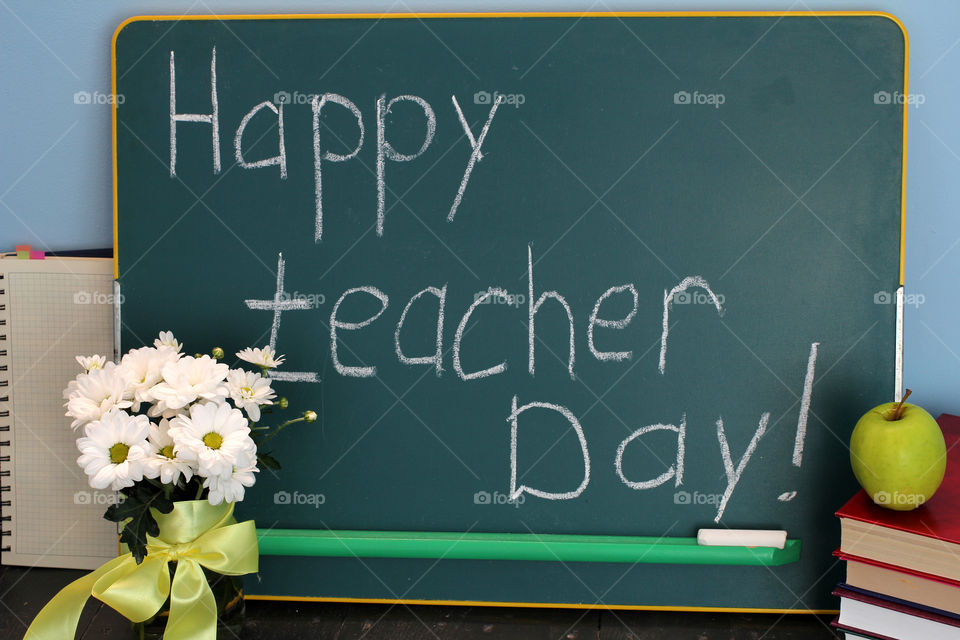 Teacher's day, holiday, international Teacher's Day, happy Teacher's Day!, school, university, college, teacher, teacher, student, student, school supplies, board, chalk, school board, book, apple, knowledge, education, notebook, pens. Pencils, still life, creativity, work, congratulations, Day of Knowledge,