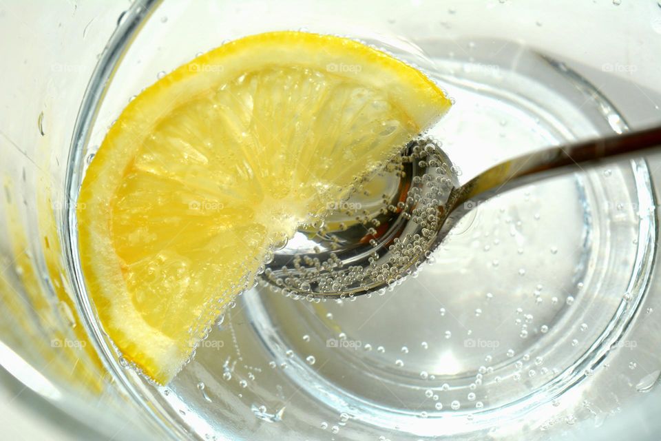 water with lemon