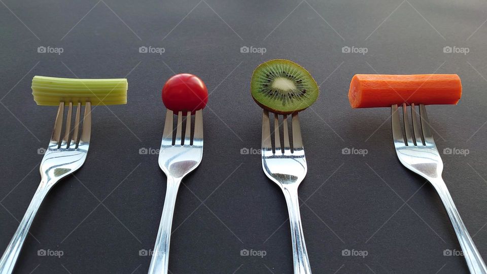 Forks 🍴Kiwi 🥝 Carrot 🥕Celery🥬 Tomato🍅