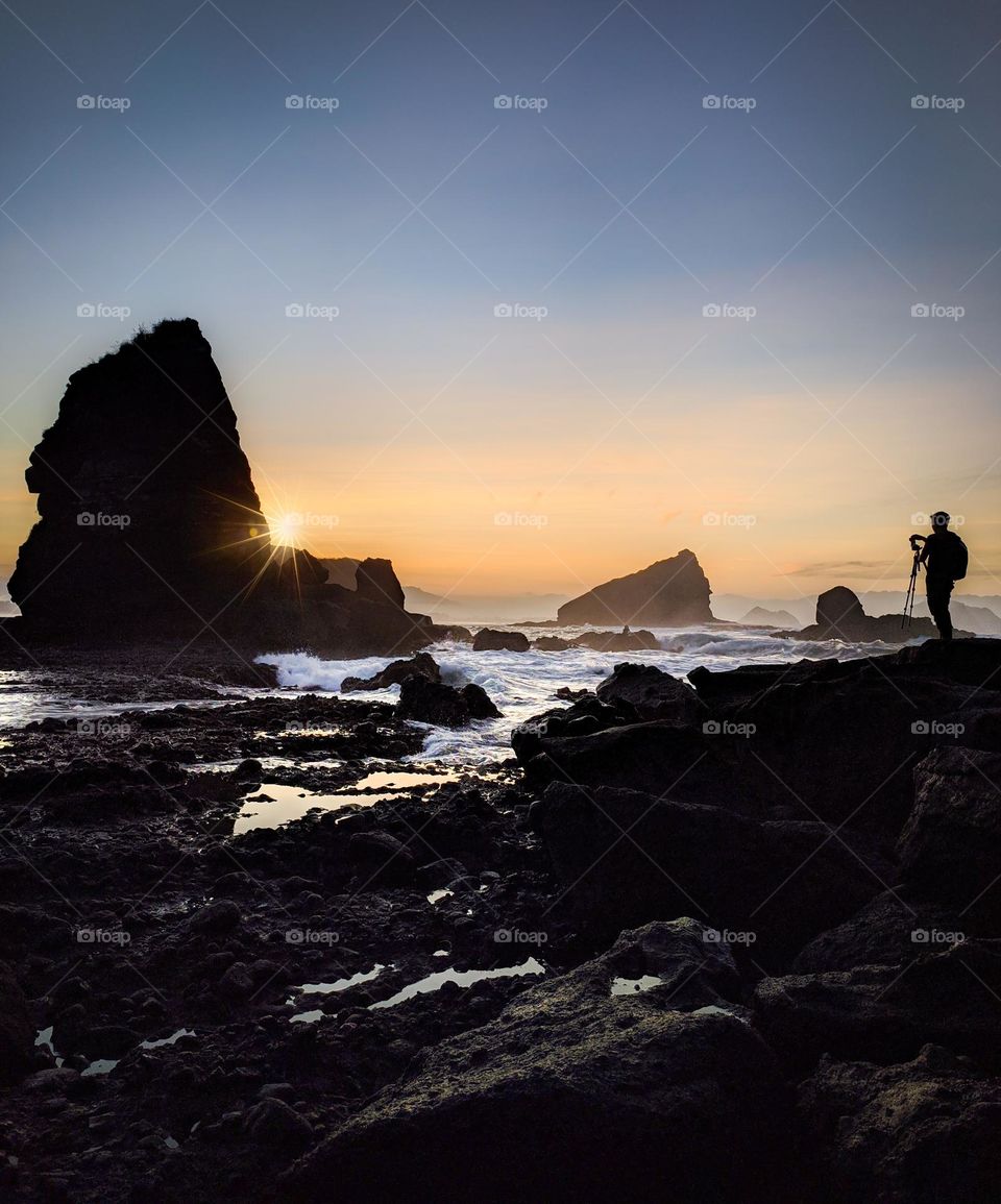 photographing the sunrise using a cell phone