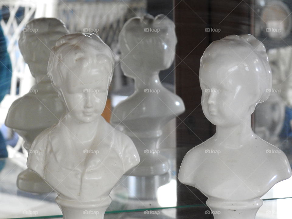 busts