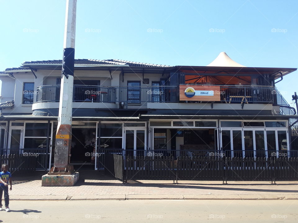 A grill and pub household.