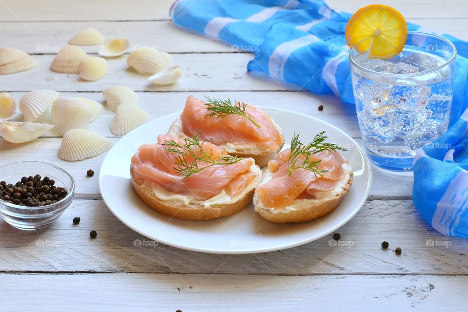 Salmon sandwiches 