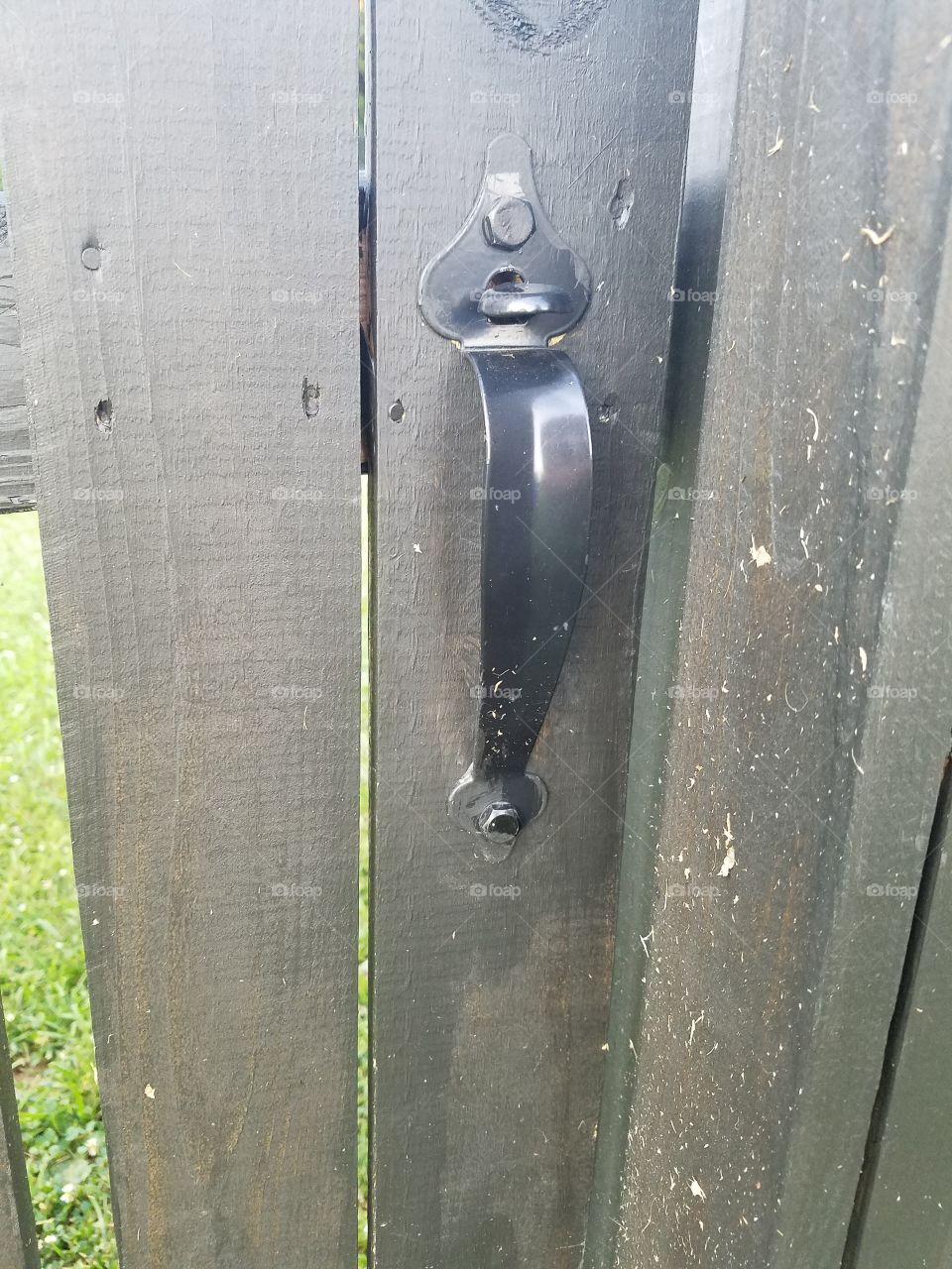 Gate and handle latch