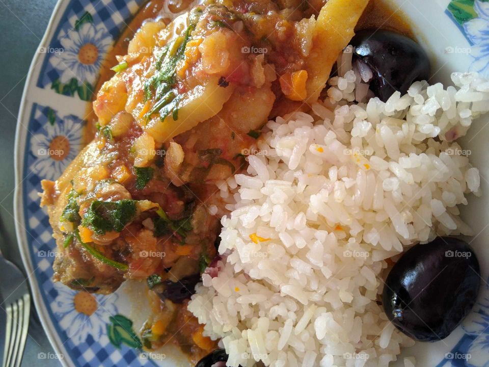 Pollo con verduras y vegetales