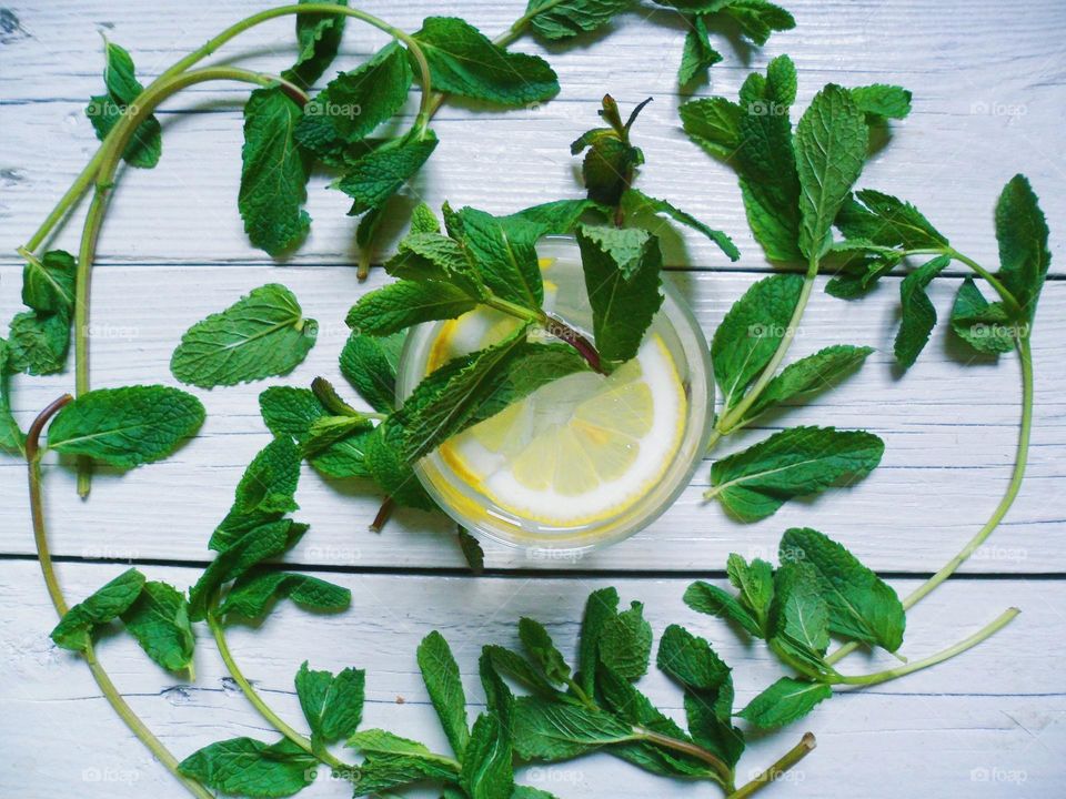 lemonade with lemon and mint leaves