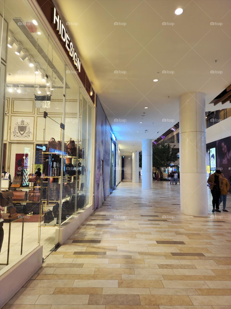 White ceiling and pillars