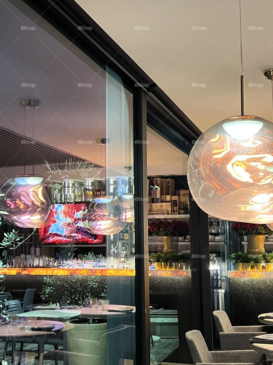 Reflection in the restaurant 