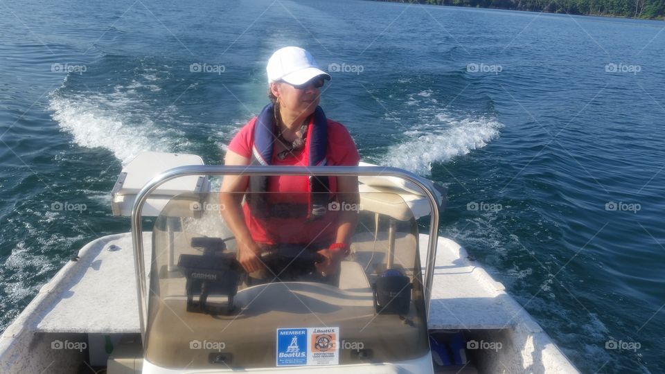 Fun On the Water. Navigating a boat on Beaver Lake Dam
