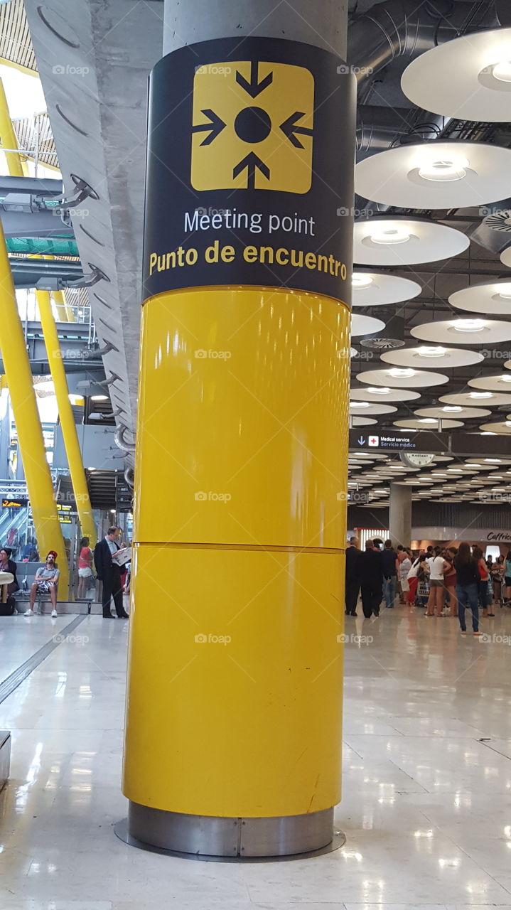 meeting place madrid airport