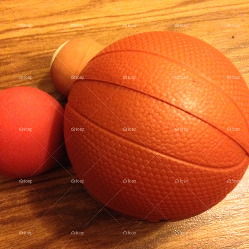 Balls of different sizes

Published by:
HappyBrownMonkey 