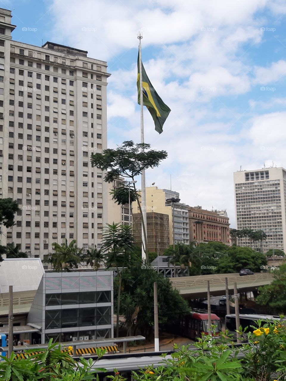 Bandeira do Brasil na Praça da  Bandeira em São Paulo