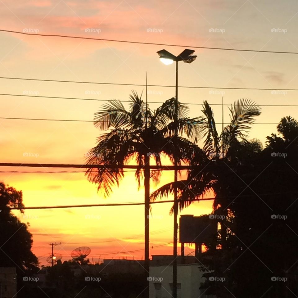 Que clarão no céu! Este foi mais um clique da paisagem maravilhosa em Jundiaí. Fotografia é nosso hobby!