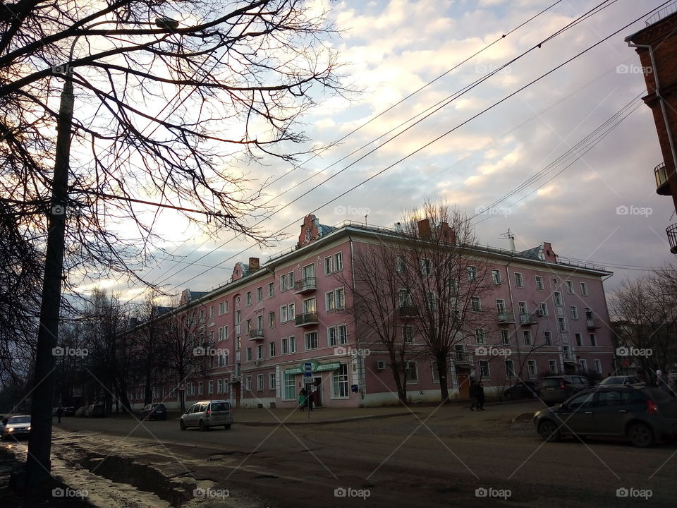 дом город улица.небо