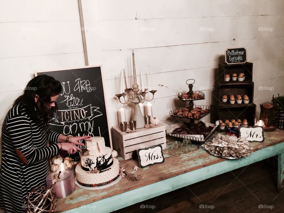 Wedding rustic cake table 