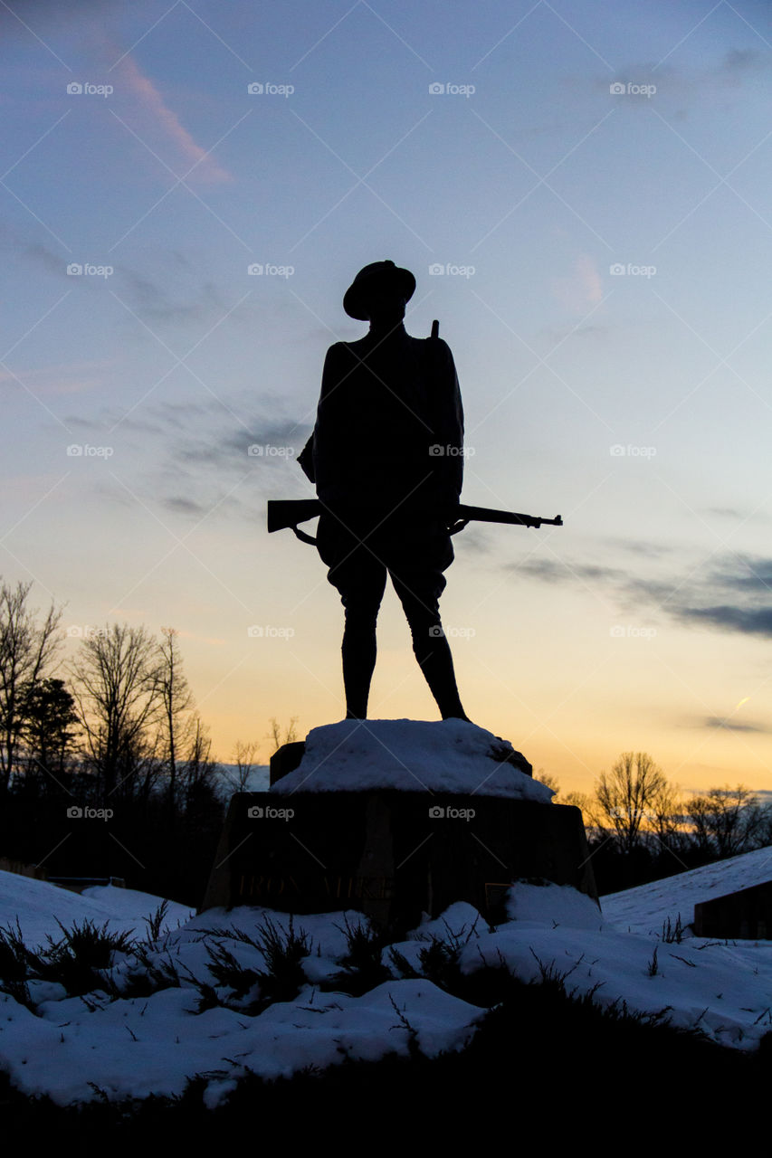 Picture of a Soldier's statue honoring the US Army.