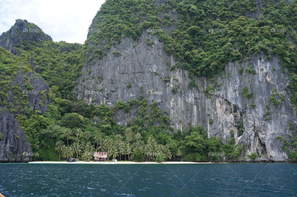 Pinagbuyutan island and cliffs in Palawan