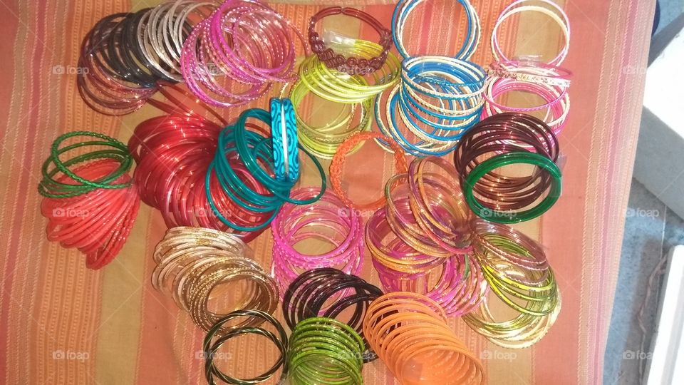 lot of colour fully bangles in women's