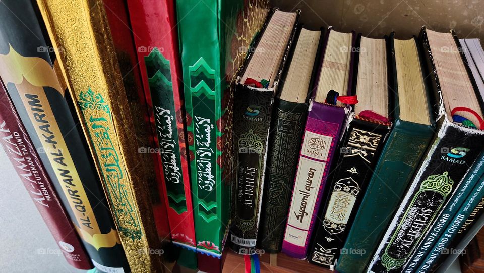 deretan Kitab suci Al-Qur'an