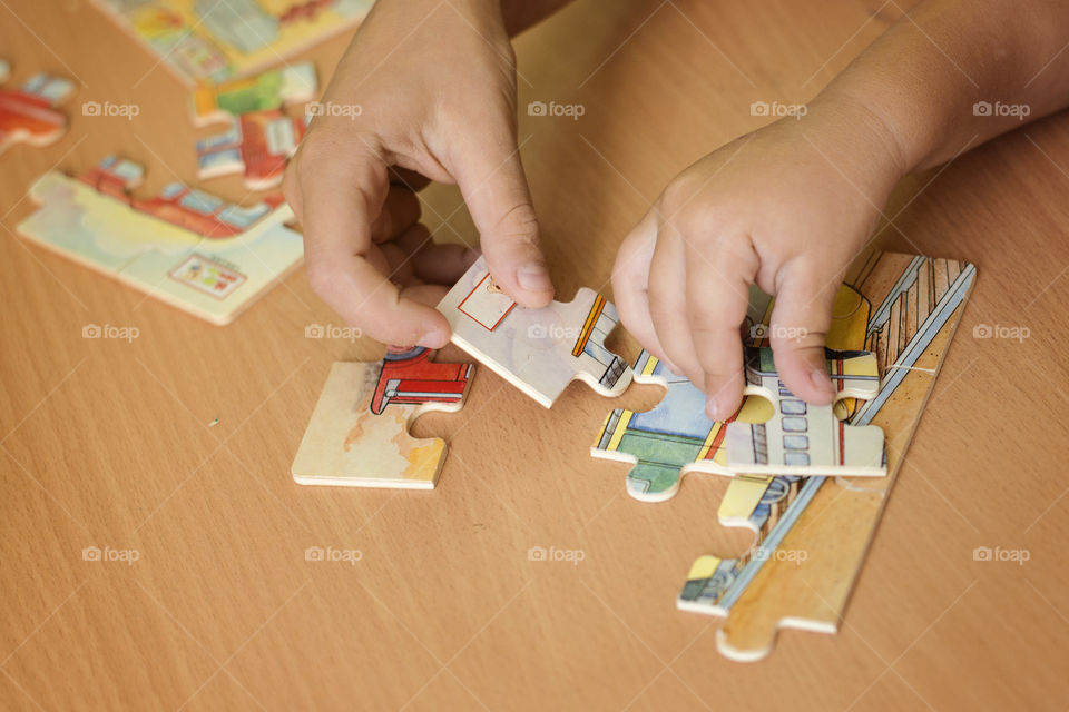 Children putting a puzzle together
