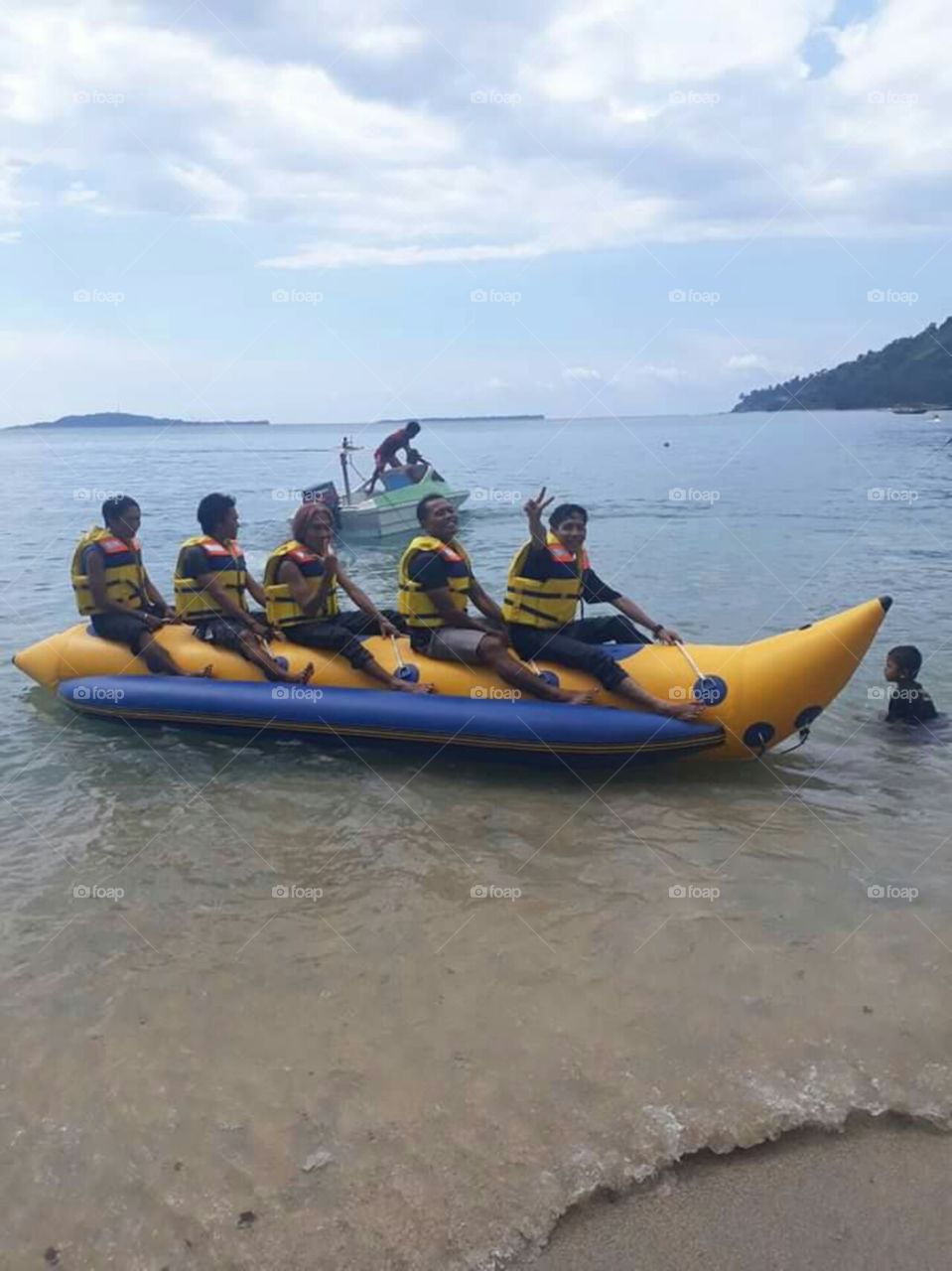 Maen Banana boat