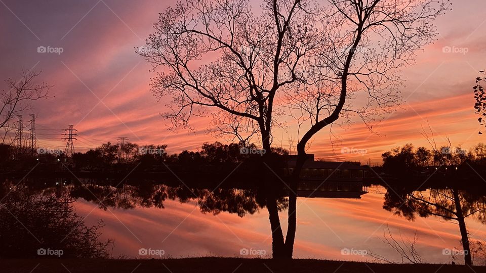 Finally the twilight is completing its course of providing natures way for an evening of color in the sky’s above and by reflections on lake waters.