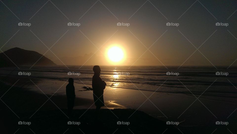 live and love. we went to the most amazing beach in the southisland in new zealand where we watched the sunset and listenend to the wav