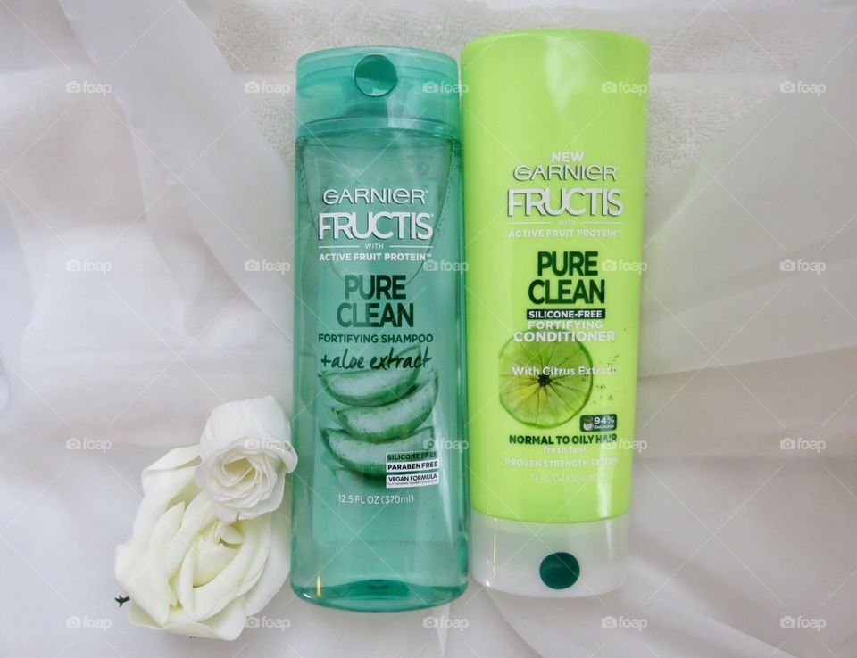 Beautiful garnier Fructis products shampoo and conditioner 