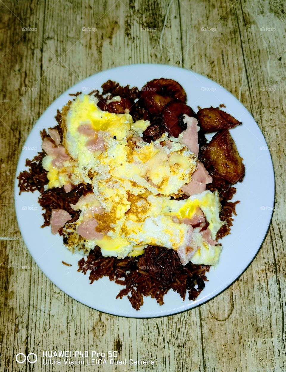 Cena preparada por mí a base de huevo,carne,arroz y frijoles