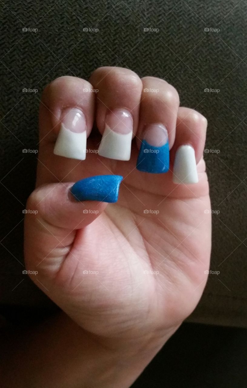 creative nails in blue and white