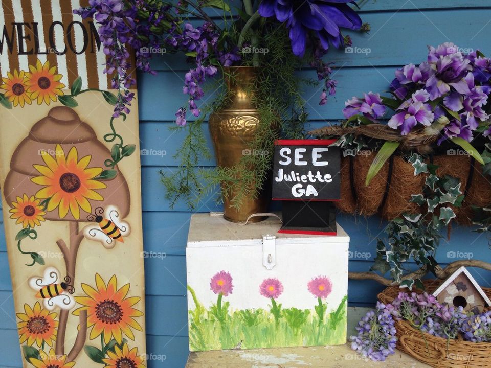 Bird house flowers sign