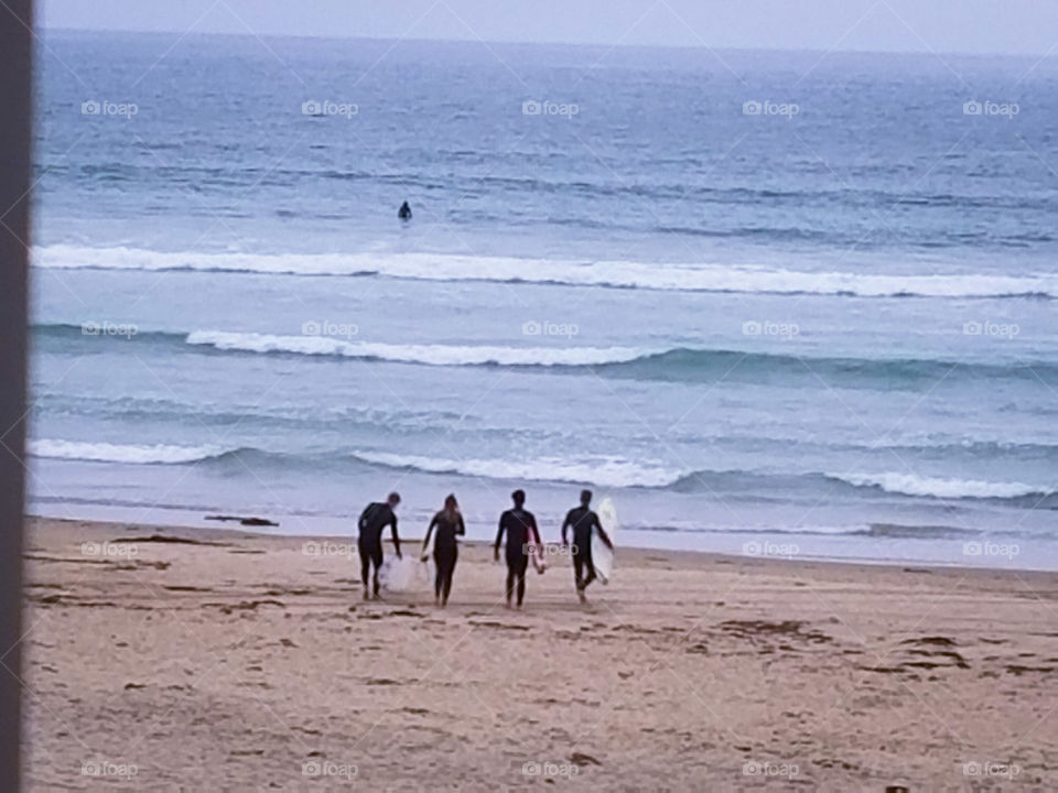 surfing friends