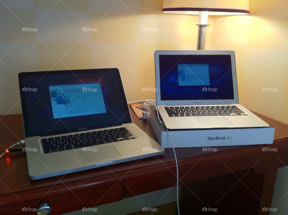 apple air mac laptop by bartosz