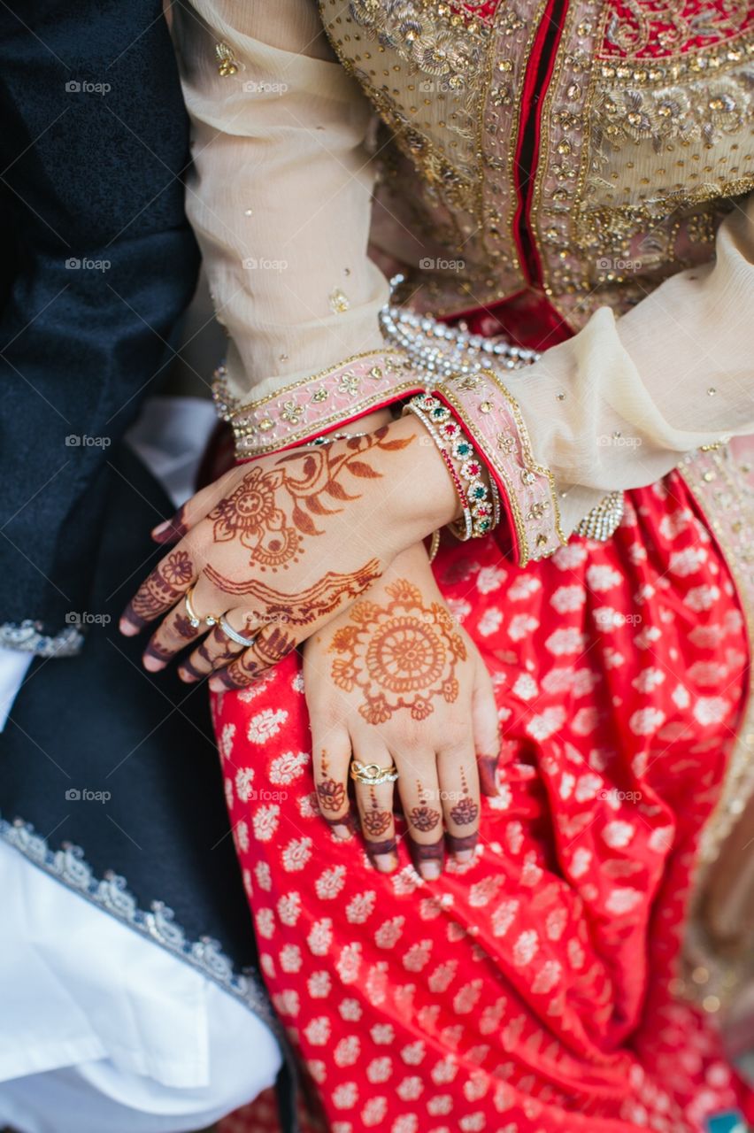 Indian bride henna hands 