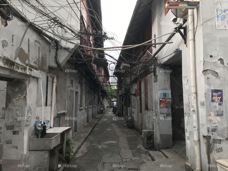 Old Shanghai...yes it still exists... but disappearing fast; see it while you can; 老上海，小南门区