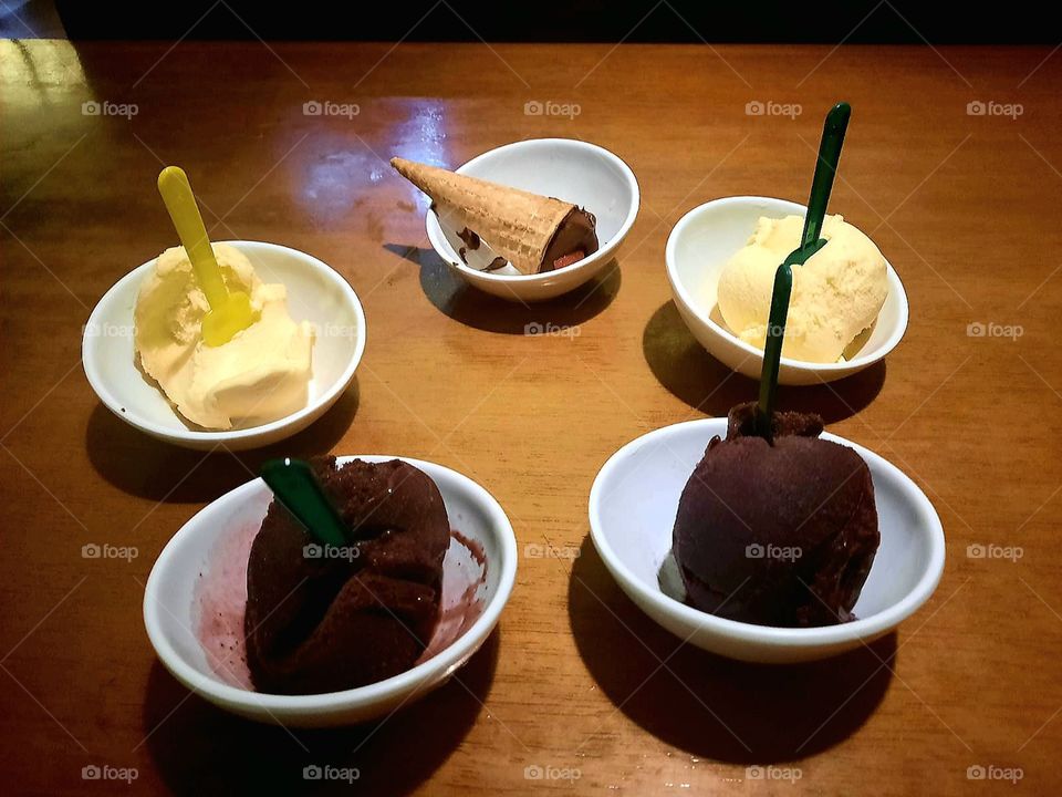 Anyone out there accept ice cream for dessert? Just choose the flavor, we have açaí, cream and cone, with vanilla and strawberry. Make your best choice and enjoy these delights.