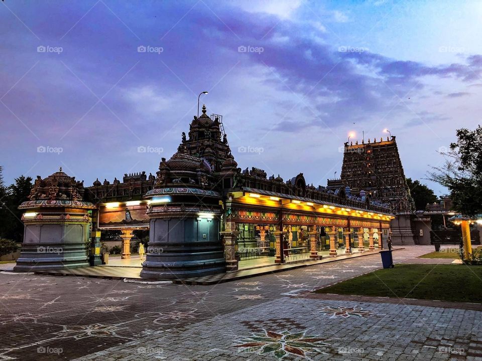 A perspective view on a Hindu temple 