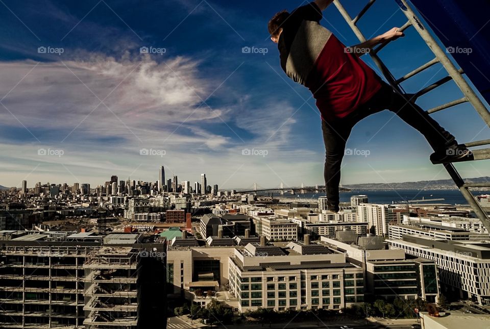 @ryanarob stomping on San Francisco’s little boxes on the hillside....little boxes made of ticky tacky...little boxes on the hillside... little boxes all the same... and the people in the boxes all went to the university where they were put in the boxes and they came out just the same and there’s doctors and lawyers and business executives and they’re all made out of ticky tacky and they all look just the same....with @photographsanfrancisco and @imoutexploring .
.
.
.
.
.
.

